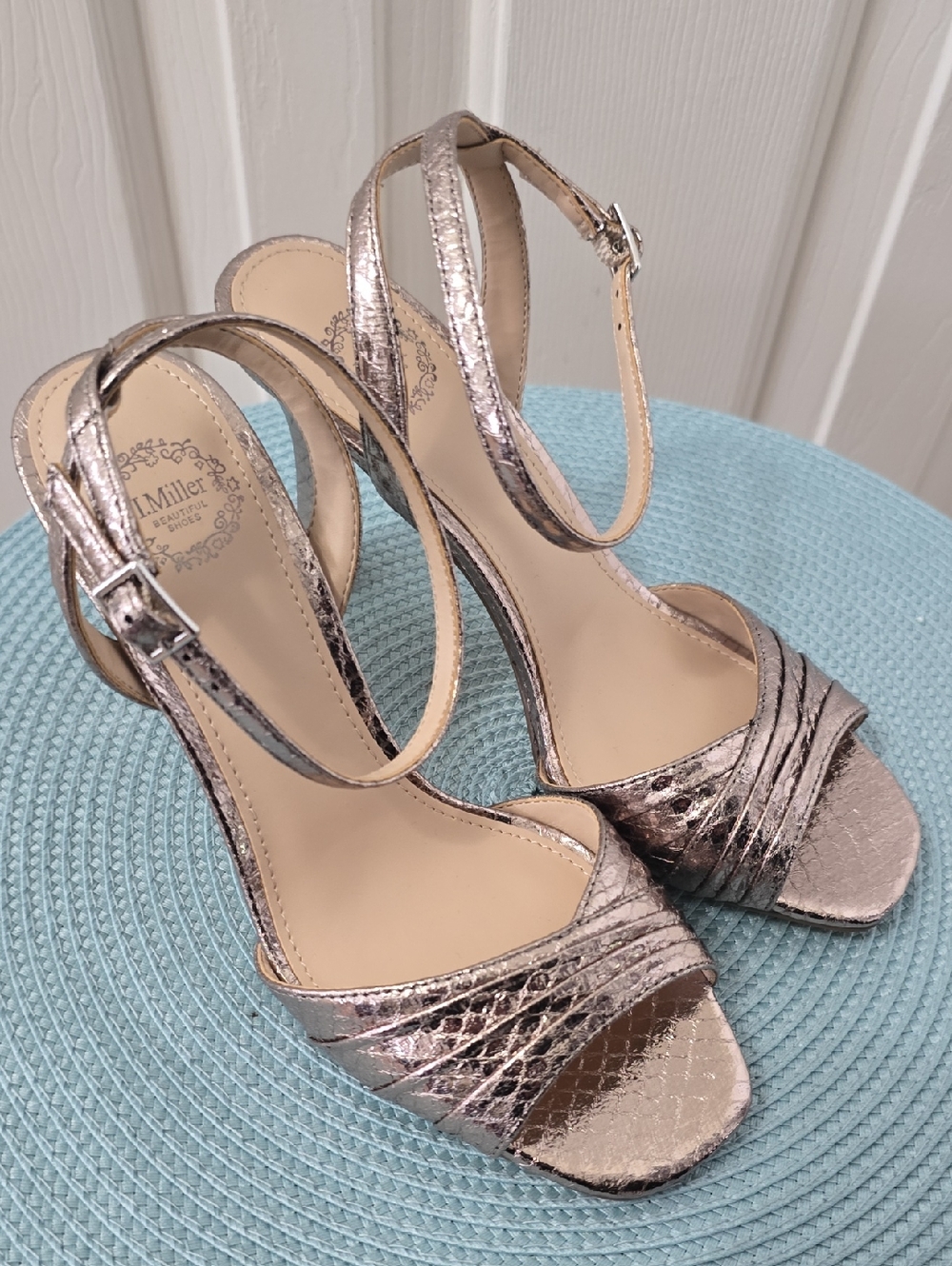 I. MILLER BRAND WOMEN'S DRESSY SHINY GOLDEN STRAPPY HIGH HEELS SHOES SIZE 7
